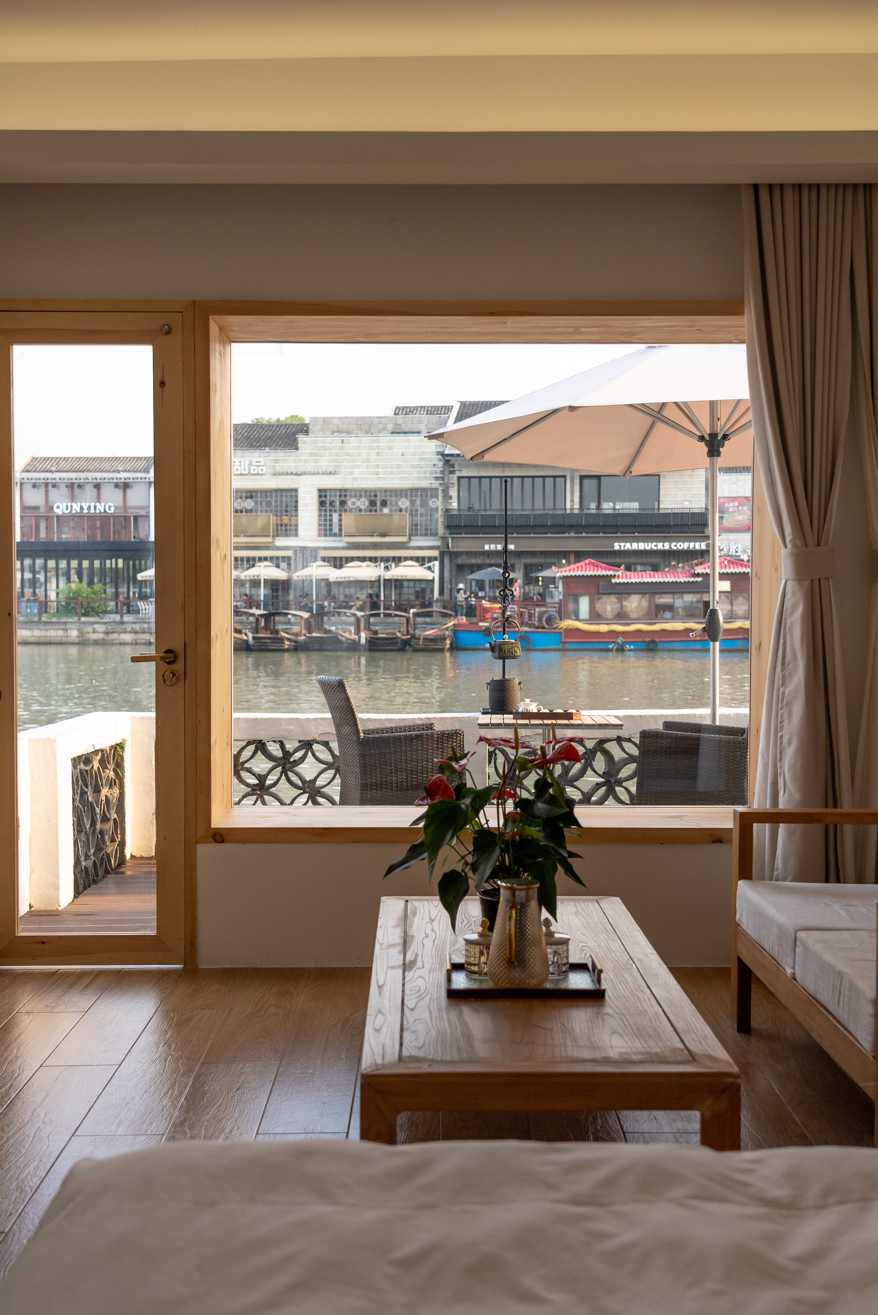 东井·露台大床房丨小冰箱+品茶露台+古桥河景