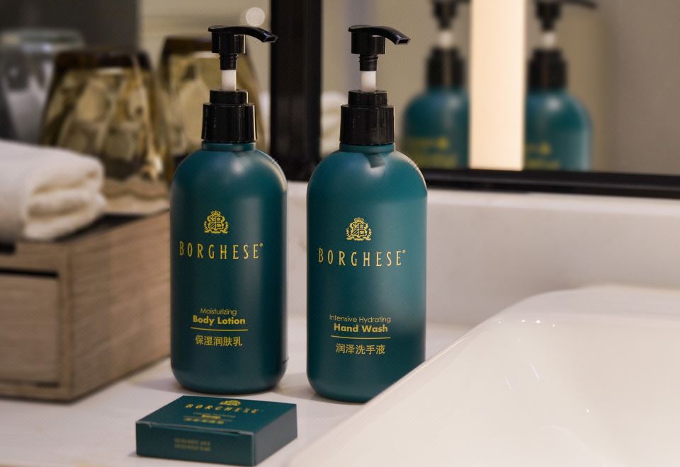 Crowne Plaza Shanghai Nanjing Road1 King Bed 1 Bedroom Courtyard Suite