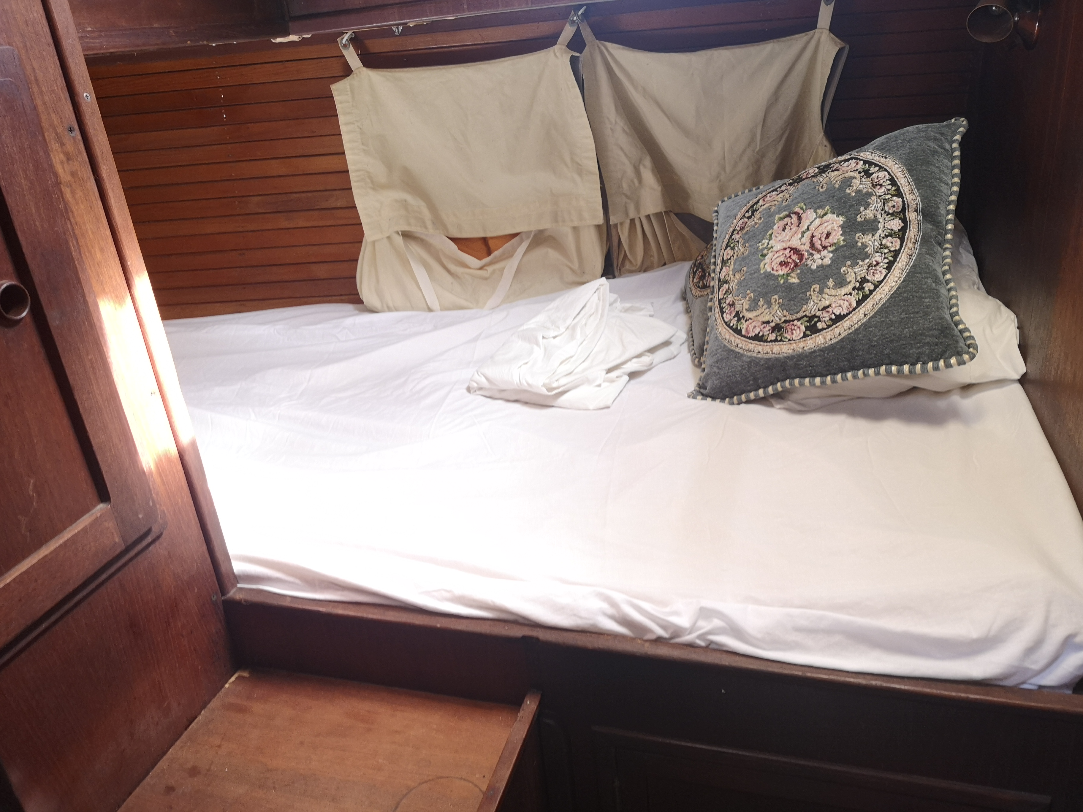 鯊魚冒險號百慕大帆船遊艇