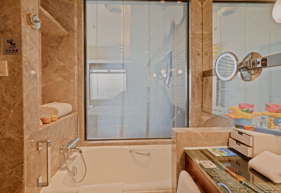 糖果飞屋豪华湖景大床房（乐高墙丨俏皮鱼嘴）