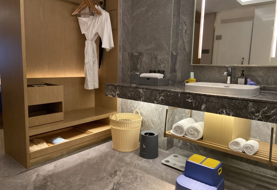 Royce Hotel ShenzhenSpace Family Twin Room