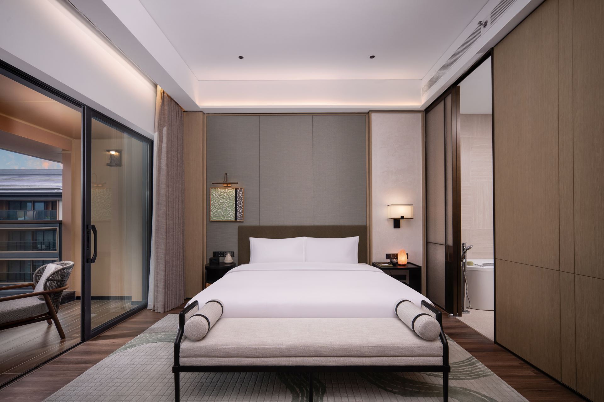 Deluxe King Bed Room With Mountain View