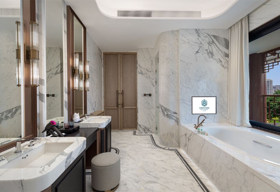 天鹅湖贵宾套房（超大庭院+湖景）