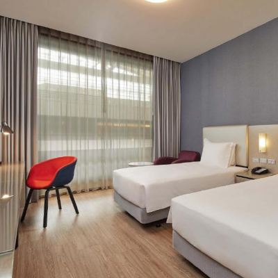 標準房 雙床 高樓層中庭景 台中公園智選假日飯店優惠