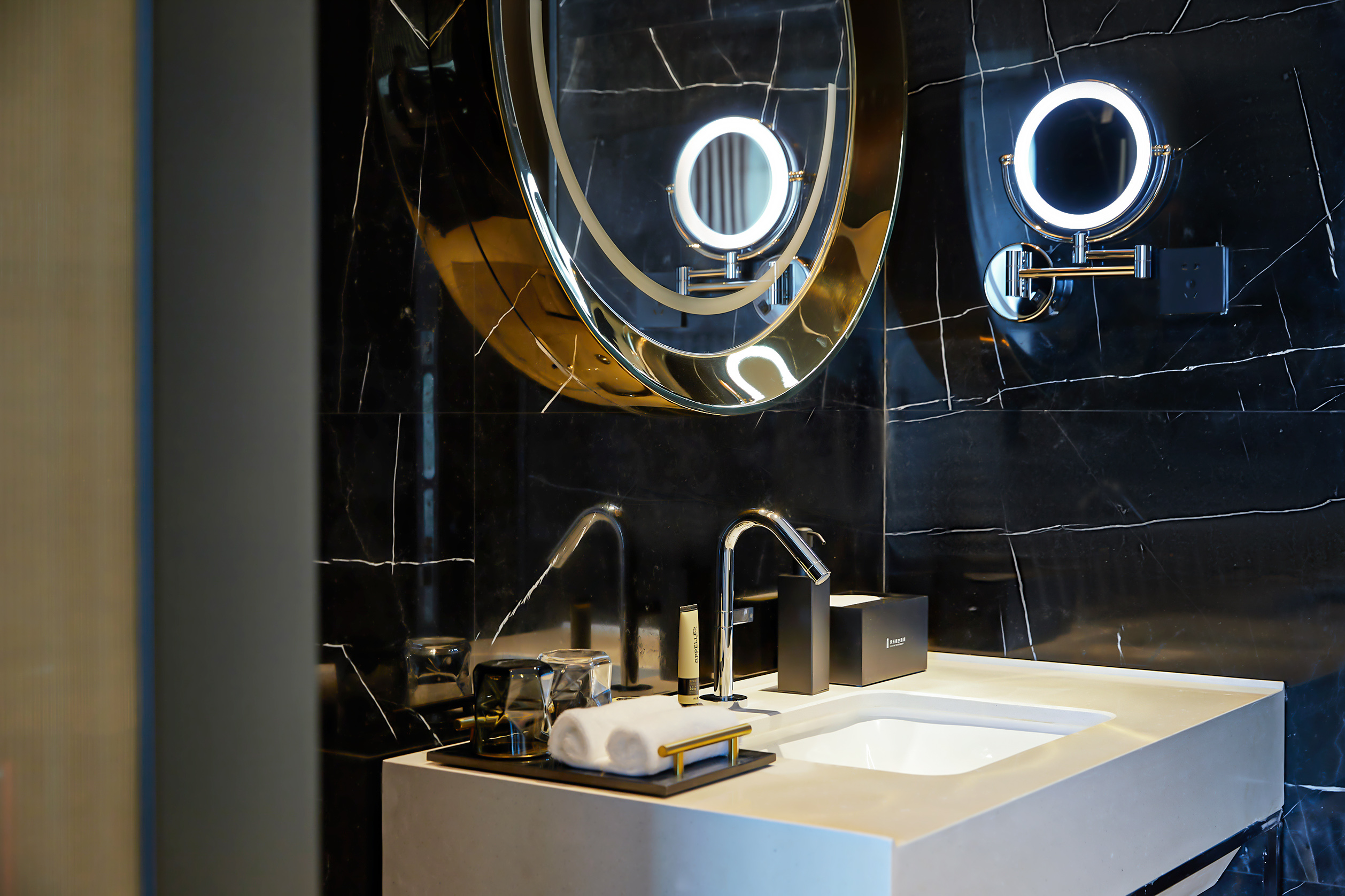 半岛江景汤池房