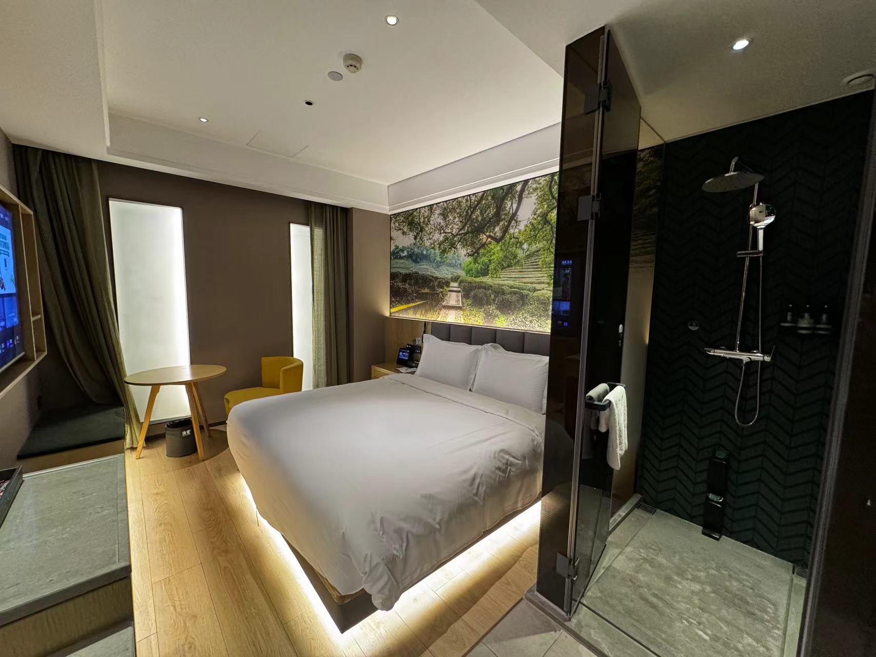 明星大床房（智能客控+深睡记忆枕+迷你冰箱）