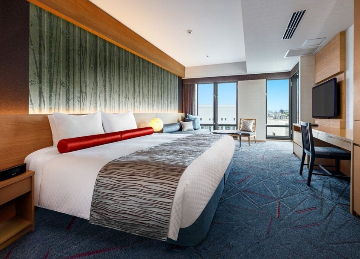 甄选楼层豪华特大床房