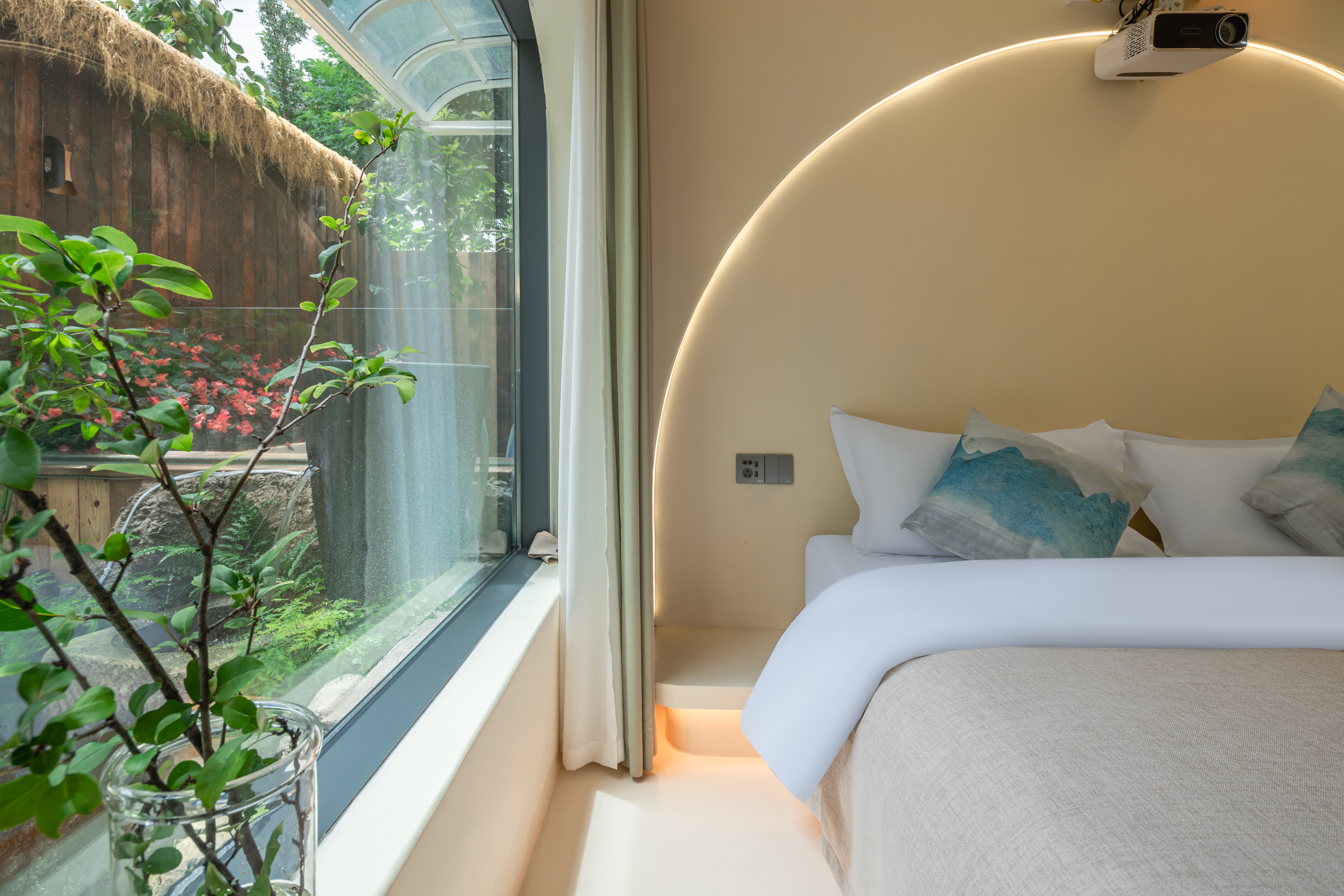 悠澜阁别墅露台大床房【100寸1080p投影+智能马桶+恒温淋浴+空调】