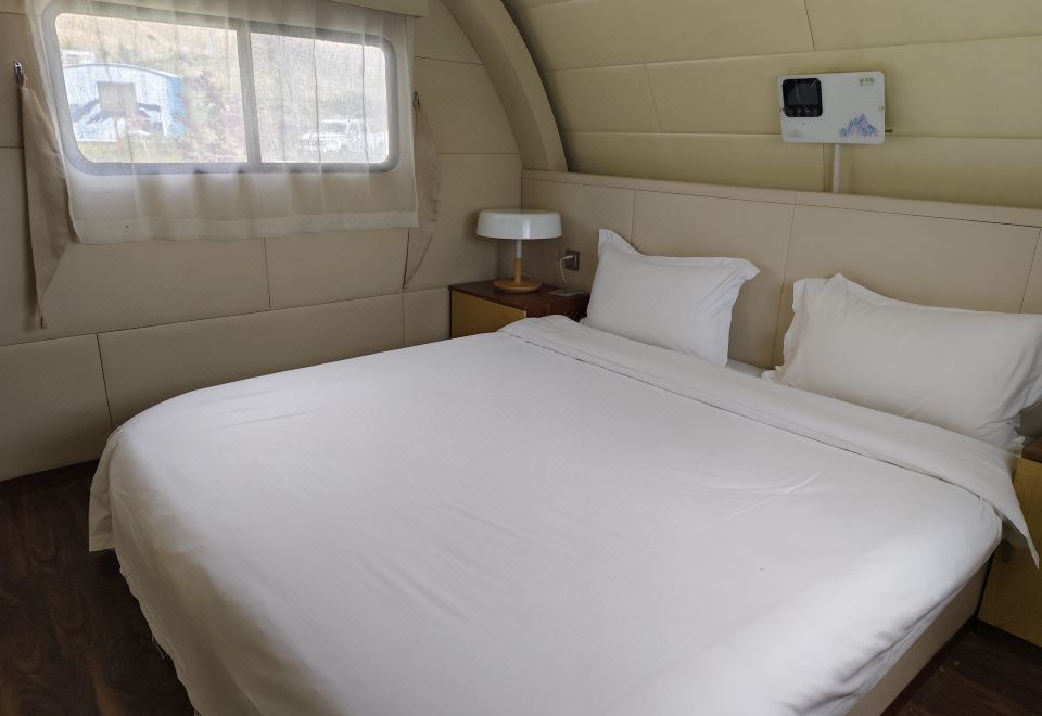 Pingcuo kangsang Everest base camp oxygen rich HotelOxygen Diffusion, Qingmeng Xinghe Double Bed Rv (Scenic View Terrace + Sunshade)