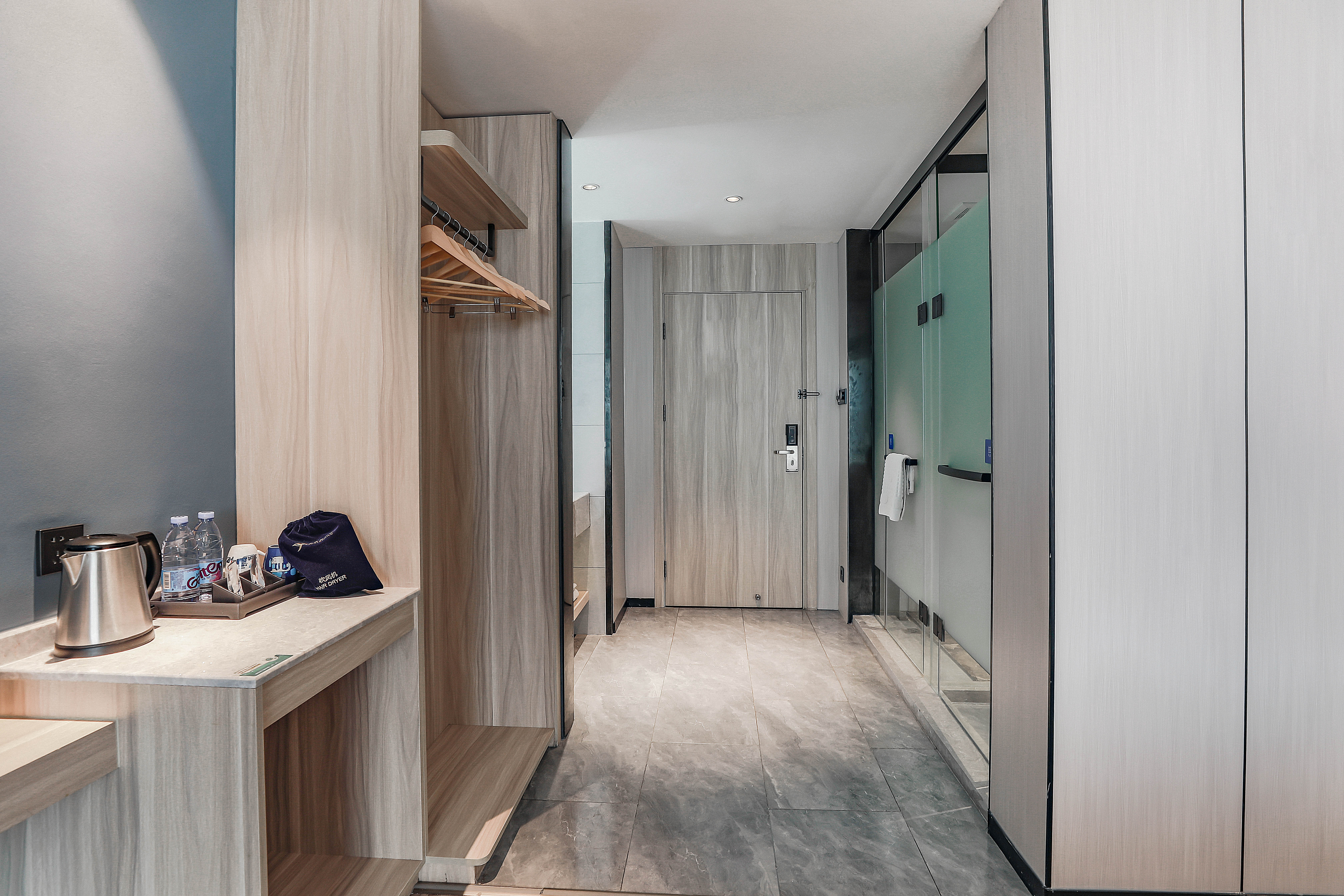 高级大床房（智能客控-落地窗）