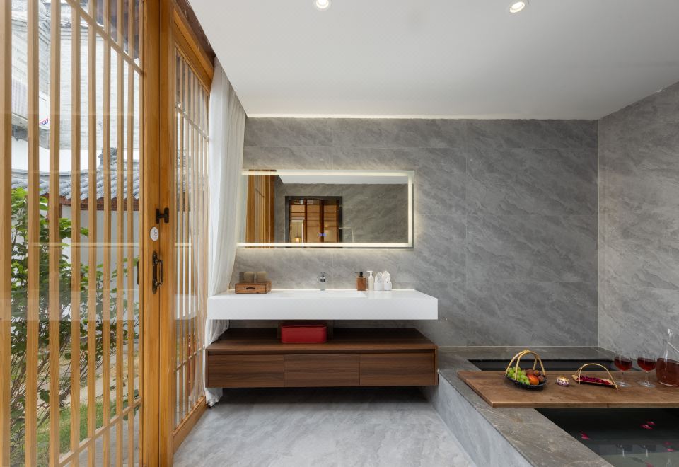 景觀浴池套房『幽玄』｜室內溫泉.落地窗茶臺