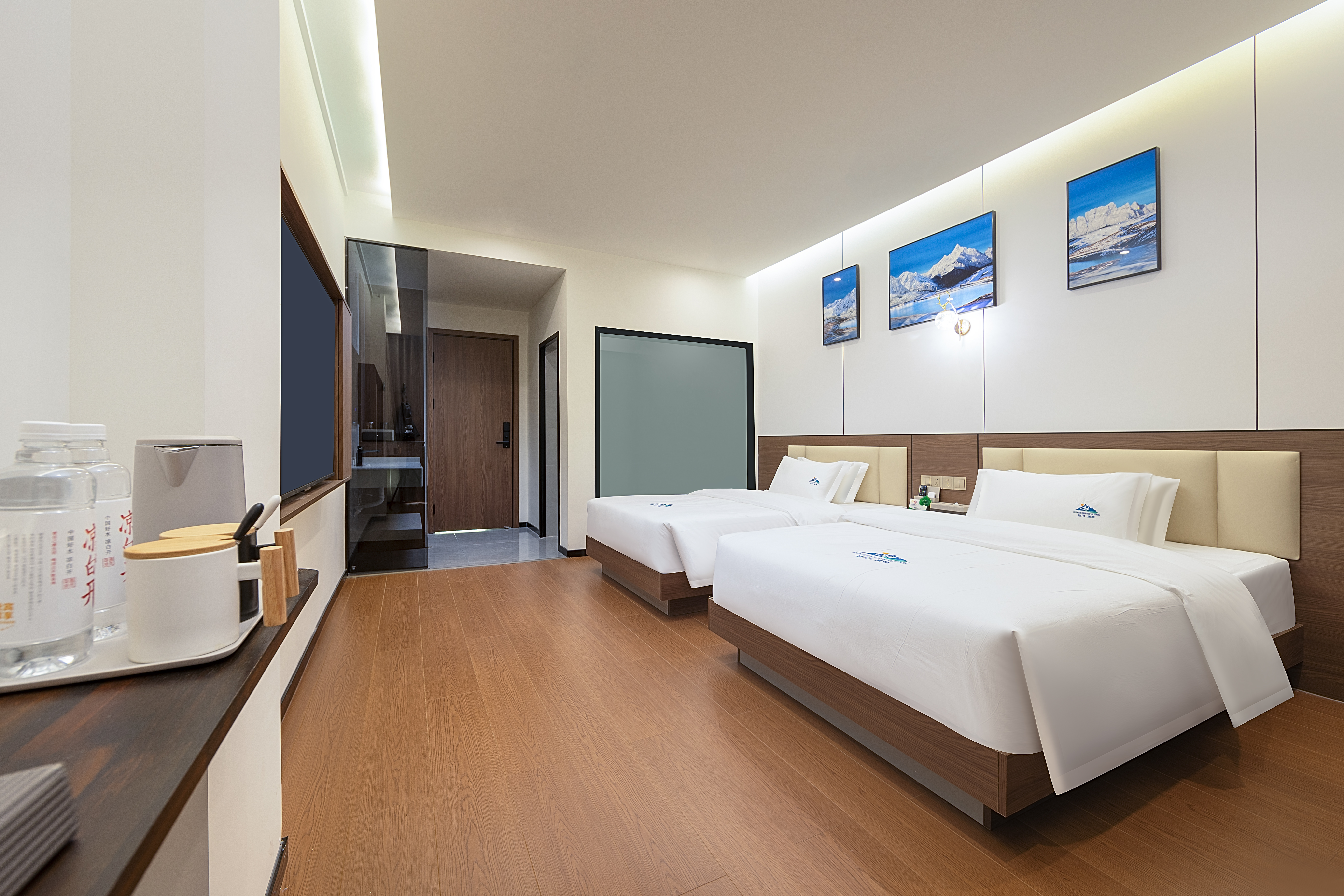 Blackwater Glacier Escape Hotel(黑水冰川逸景酒店), Heishui - Book