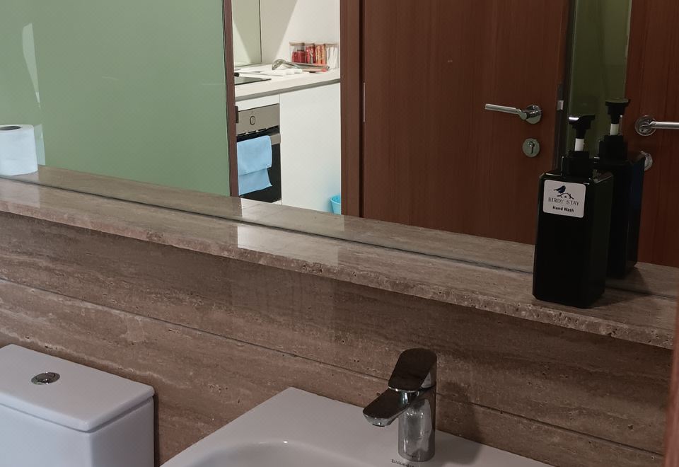 Sky Suites KLCC Homestay by BIRDY STAYHigh-floor 2-bedroom Suite 1 Bathroom With KL Tower View