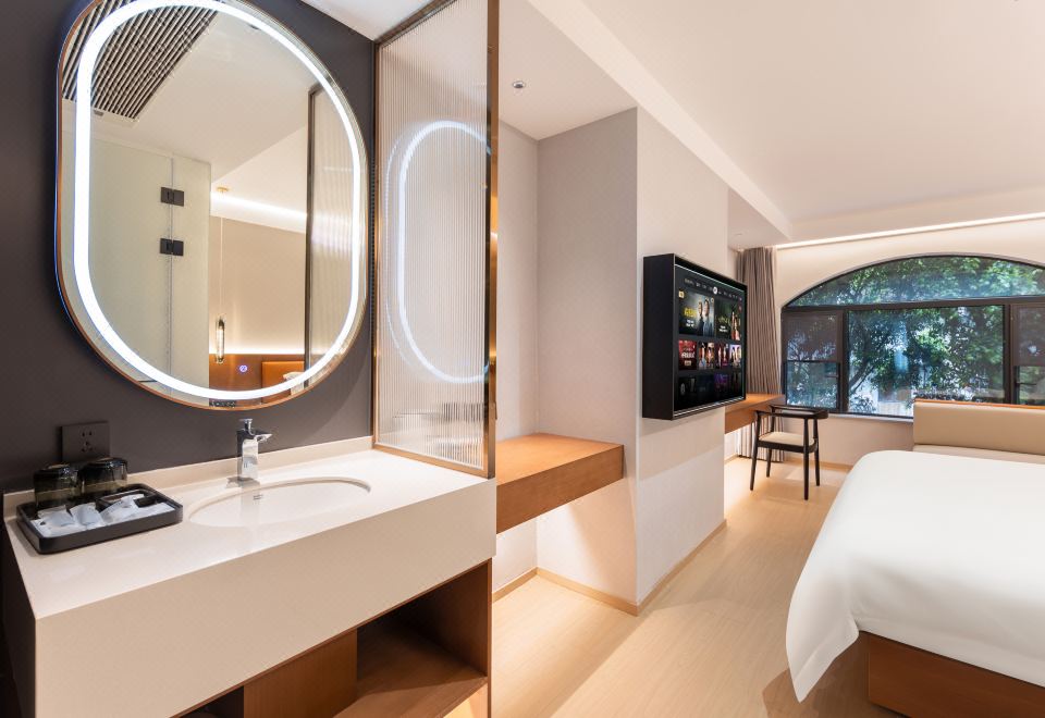 星都商务大床房-小度智控+智能马桶+办公书桌+贵妃沙发