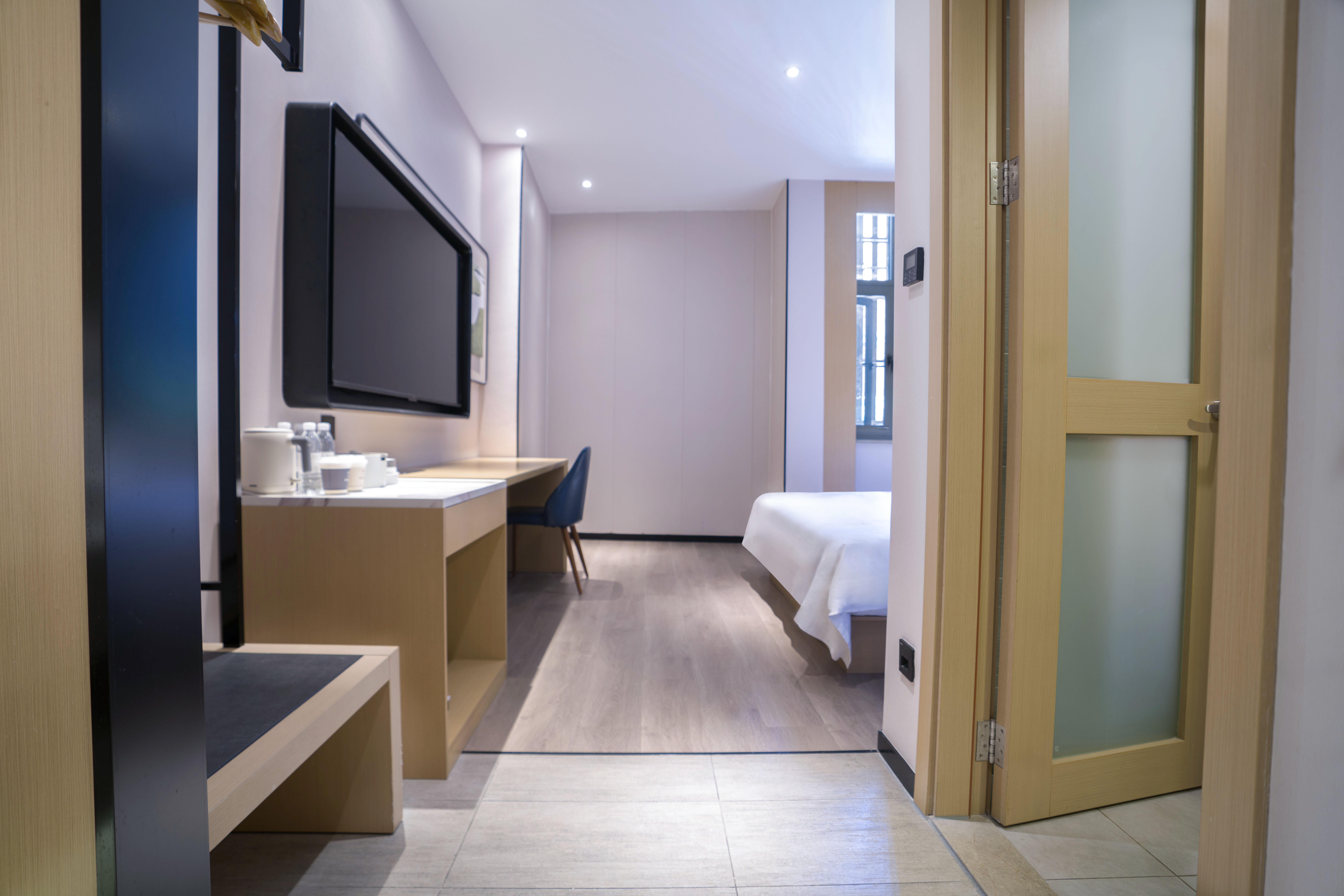 雅致大床房（65寸4K投屏+裸棉床品+智能马桶）