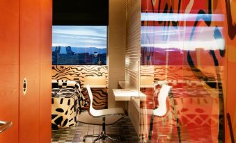 Hotel Puerta America - Housity