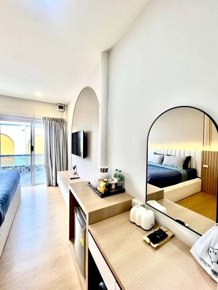 ห้องดีลักซ์ติดสระว่ายน้ำ 