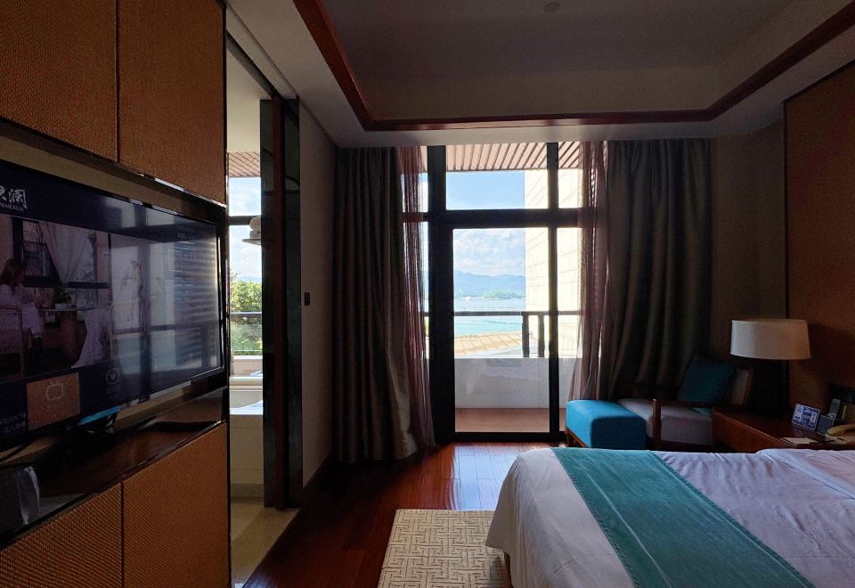 Narada Qiandao Lake ResortDeluxe Lake-view Queen Room