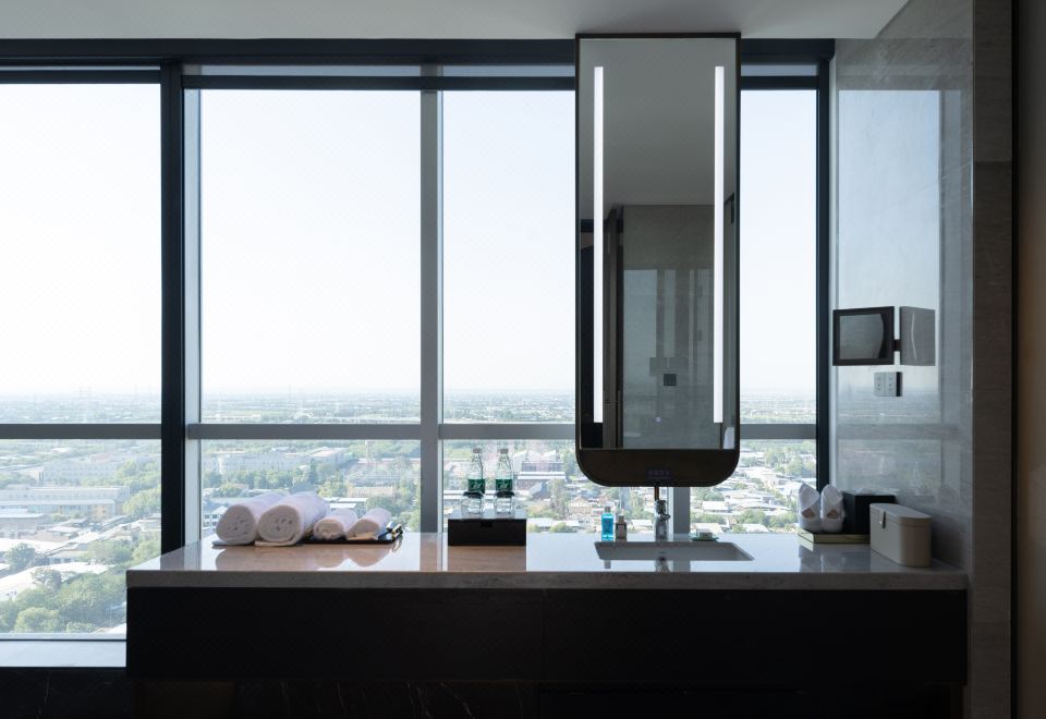 Business Queen Room