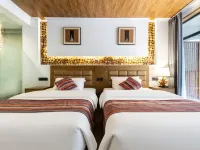 Banshan Yueshe Theme Art Holiday Hotel Hotel di Jiuzhaigou