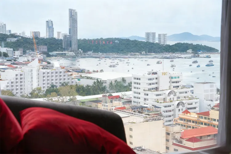 ห้องดีลักซ์เตียงคิงไซส์ (ห้องวิวทะเล)