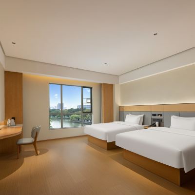 江景家庭房（智能客控） 中山江畔商務酒店優惠