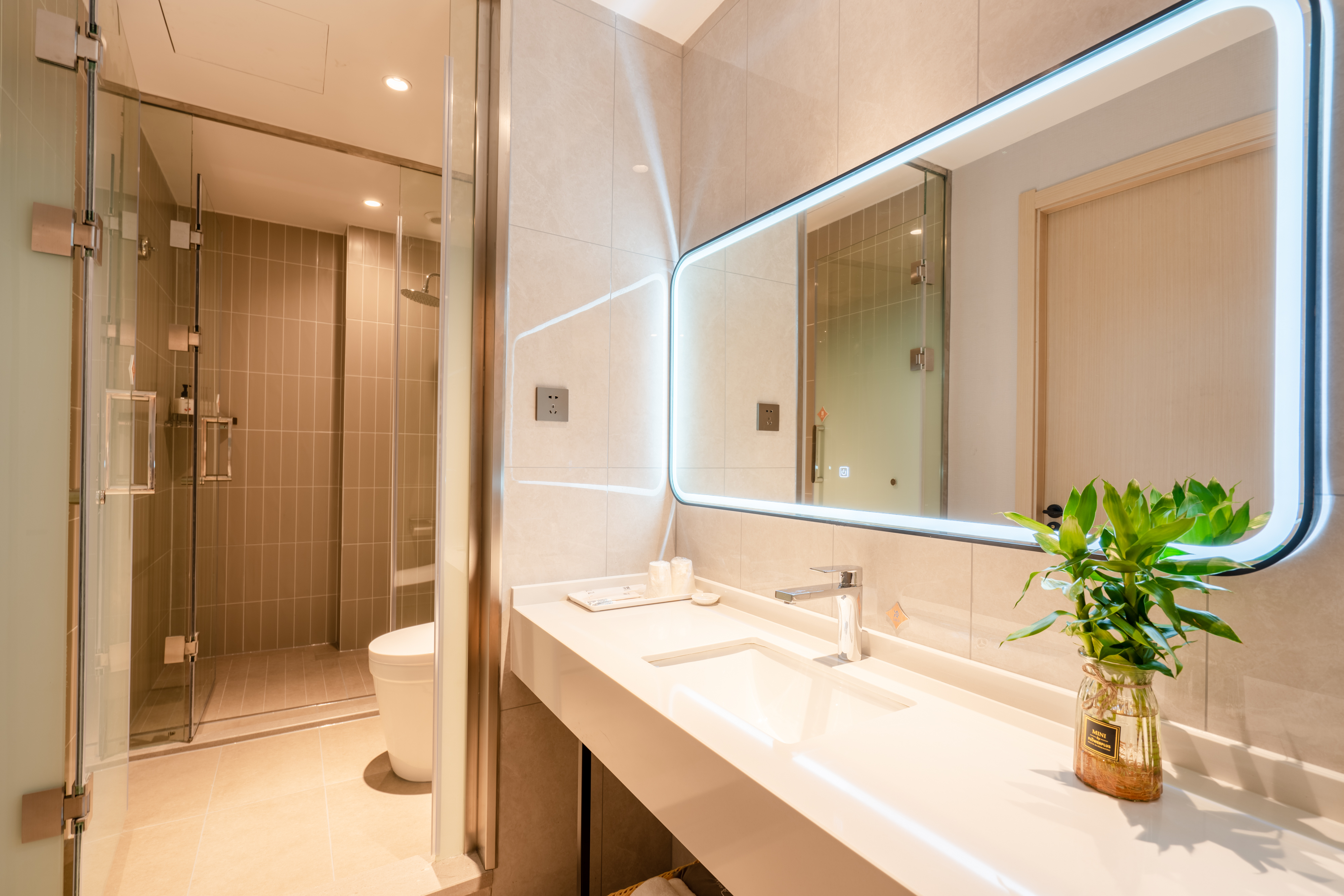 Elong Me Anlai Hotel (Yangzhou Jiangdu Golden Eagle Plaza Wenchang East Road)影音套房「乐享一居室+百寸高清巨幕私人影院+SVIP影视畅享+语音客控+棋牌娱乐」