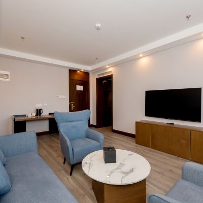 套房（獨立會客區+沙發+品牌床墊） 康福瑞飯店（北京首都機場新國展店）優惠