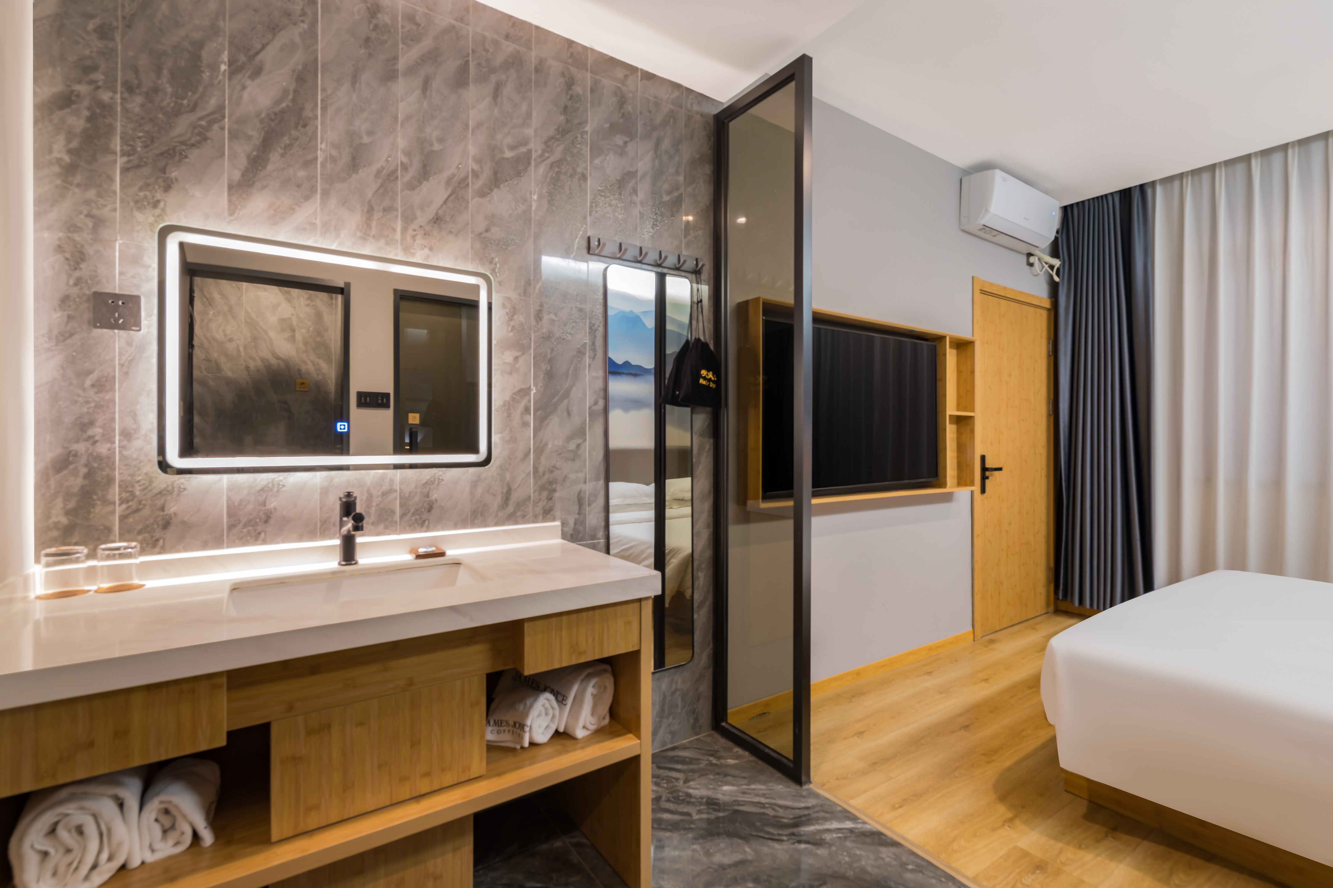 套房（电视投屏+乾湿分离）