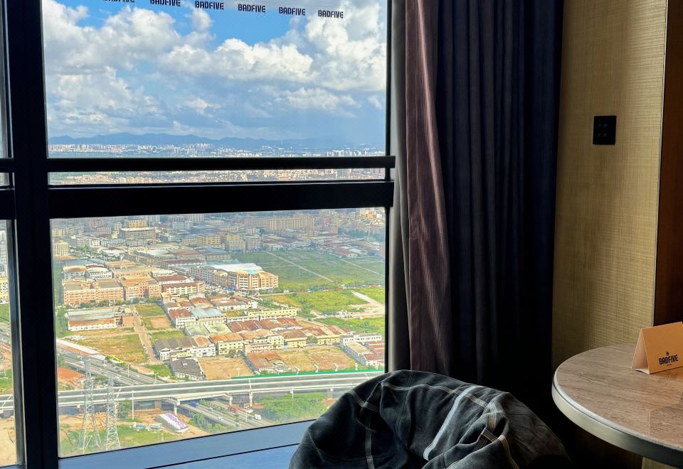 反伍LIVE WITH HOOPS双床房