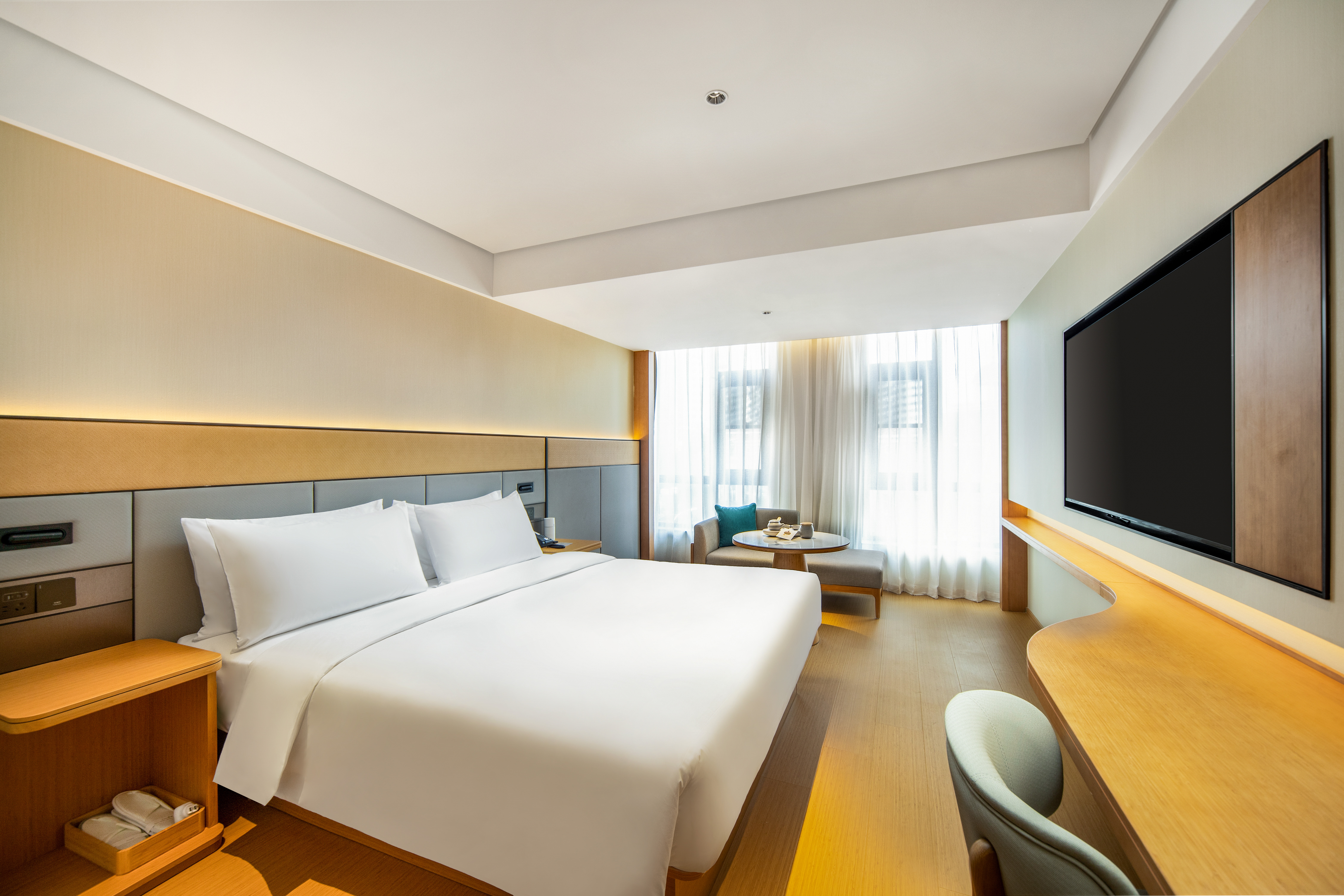 尊享大床房（加湿器+65寸投屏电视+小冰箱+麪包枕）