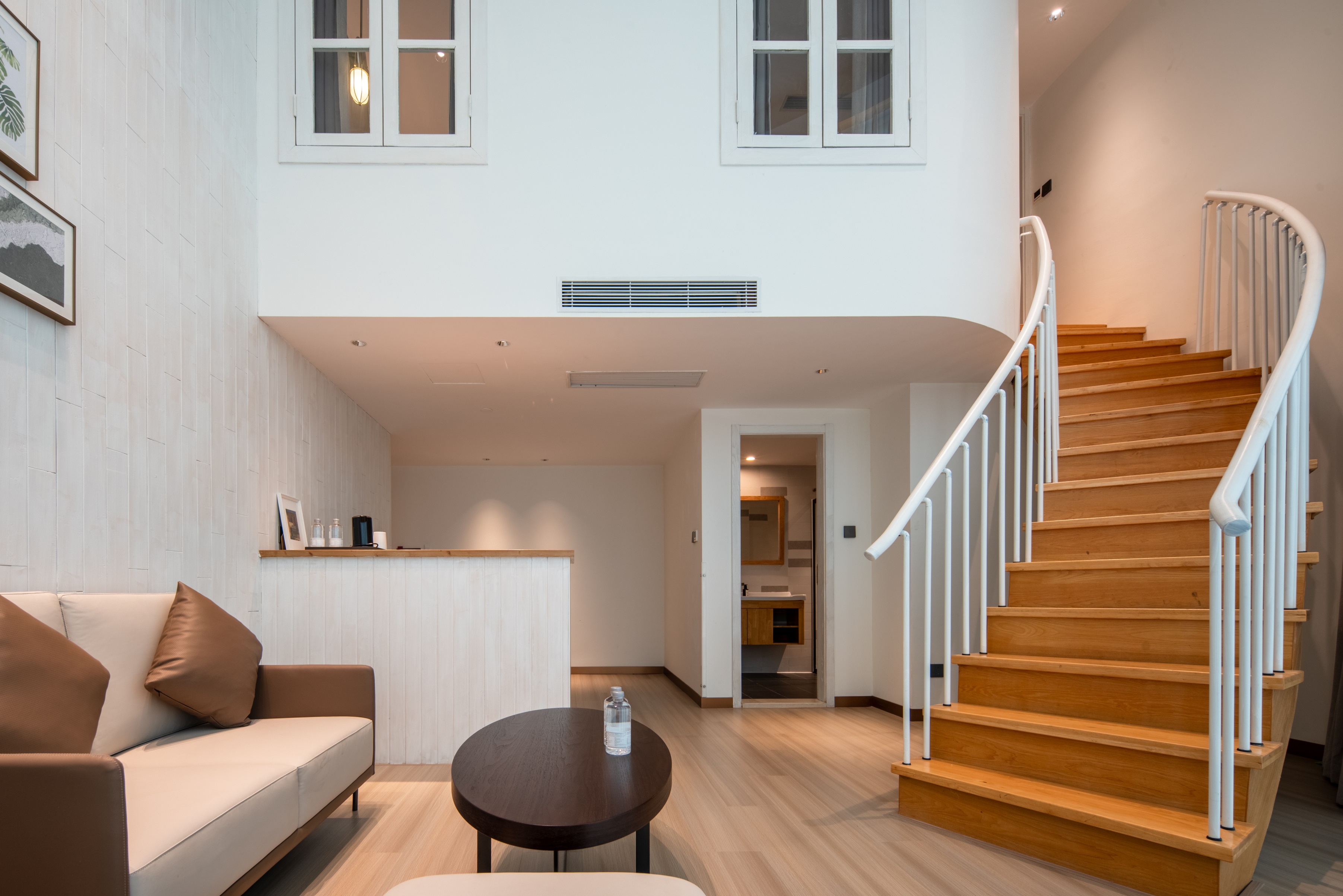 复式大床房（Loft大面积+单人沙发+智能投屏）