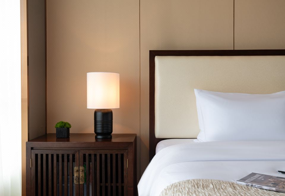 欢聚观影家庭房丨100寸巨幕投影+超大子母床+海量大片