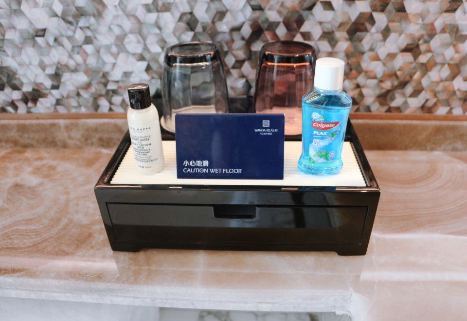 董事套房-独立会客厅-超大主衞-独立客衞-欧舒丹洗护沐