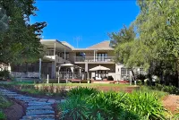 Tredenham Boutique Hotel Hotele w: 