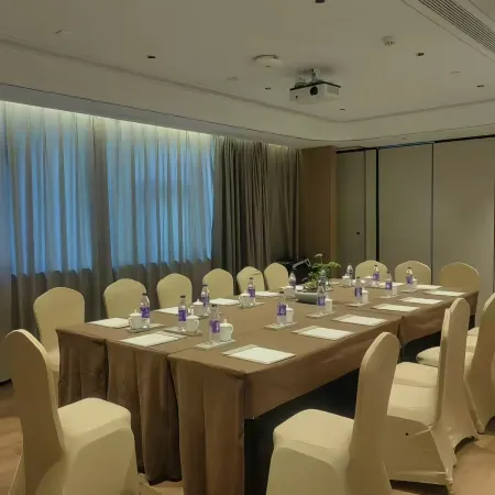 Qian Hotel (Guyuan No. 1 Middle School) Отели в г. Гуюань