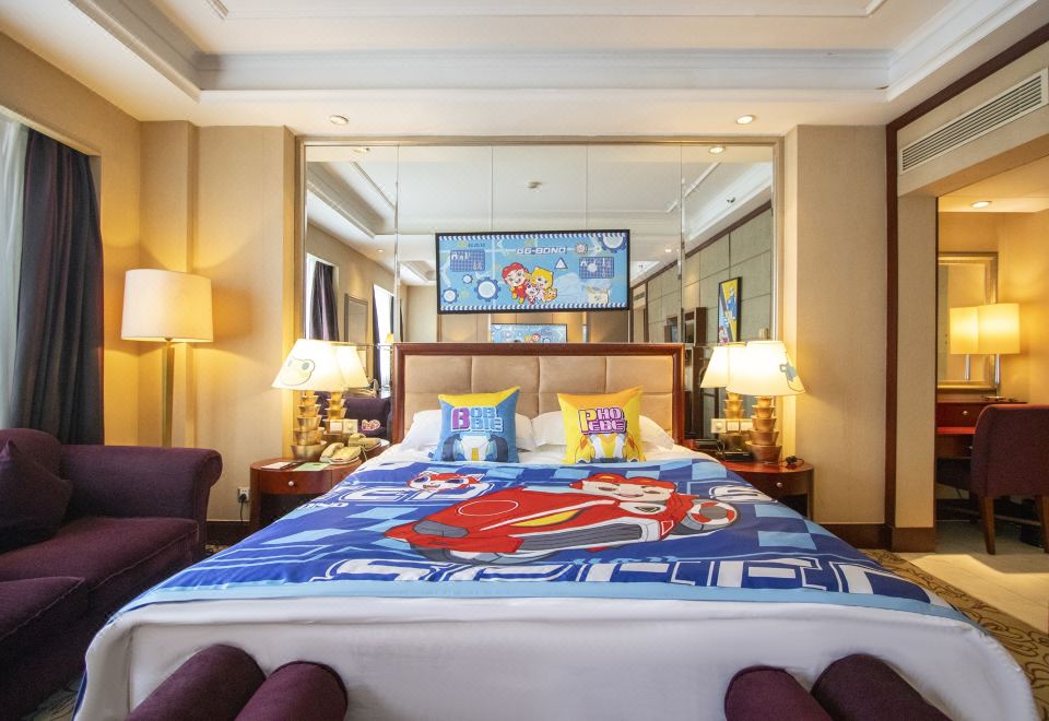 Chengdu Taihe International HotelKuya Pig Hero Car Themed Family Suite