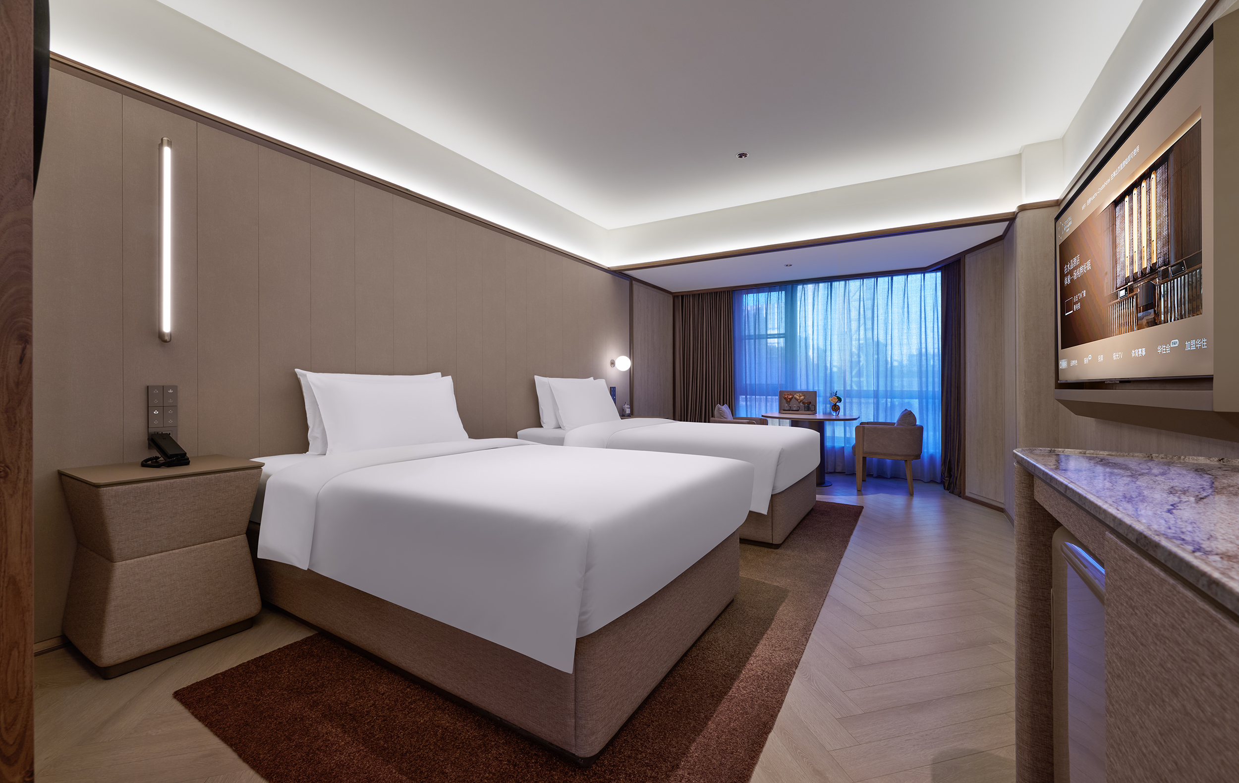 豪華雙床房（陽光滿屋，城市夜景、65寸可投屏電視）