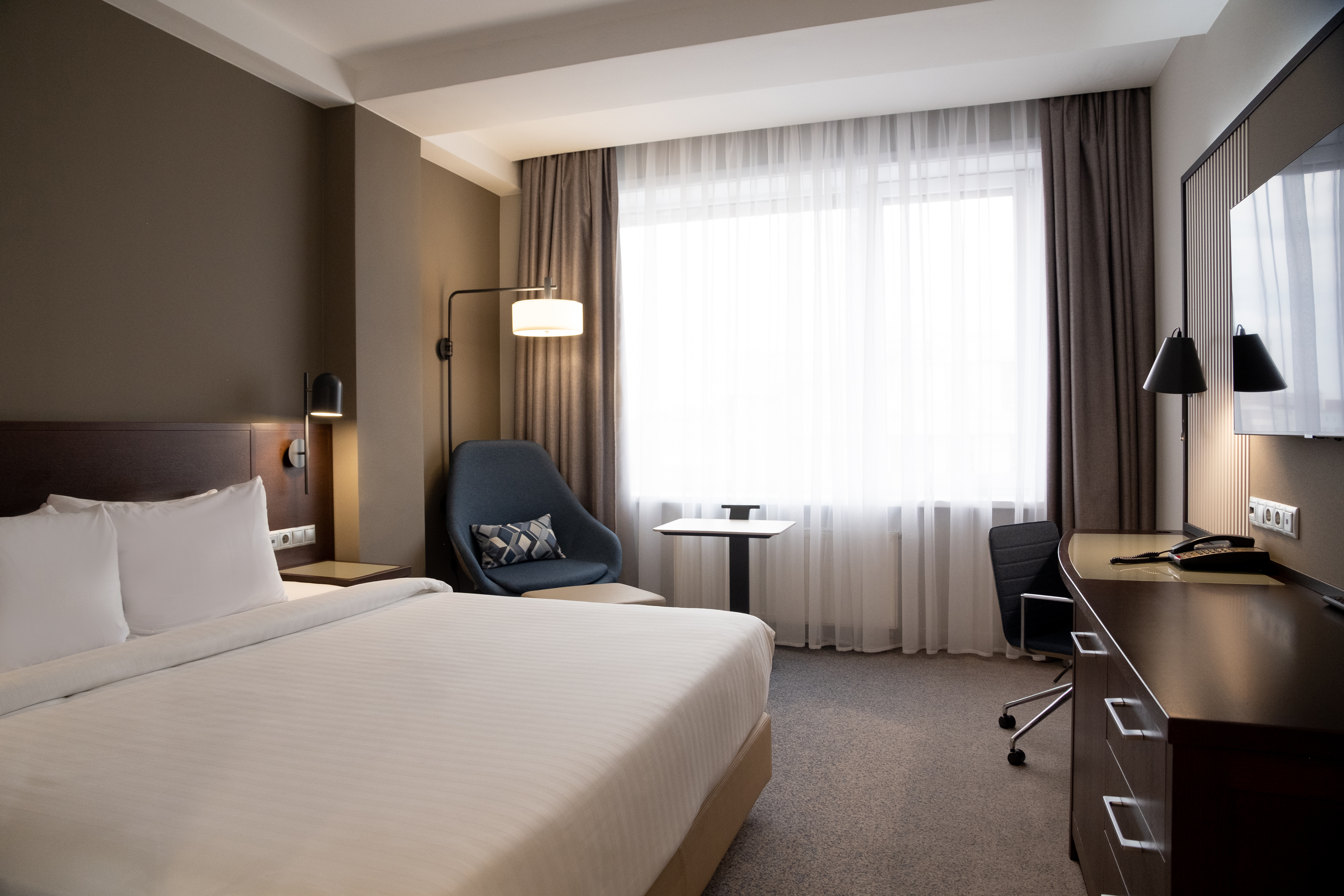 商务豪华特大床间