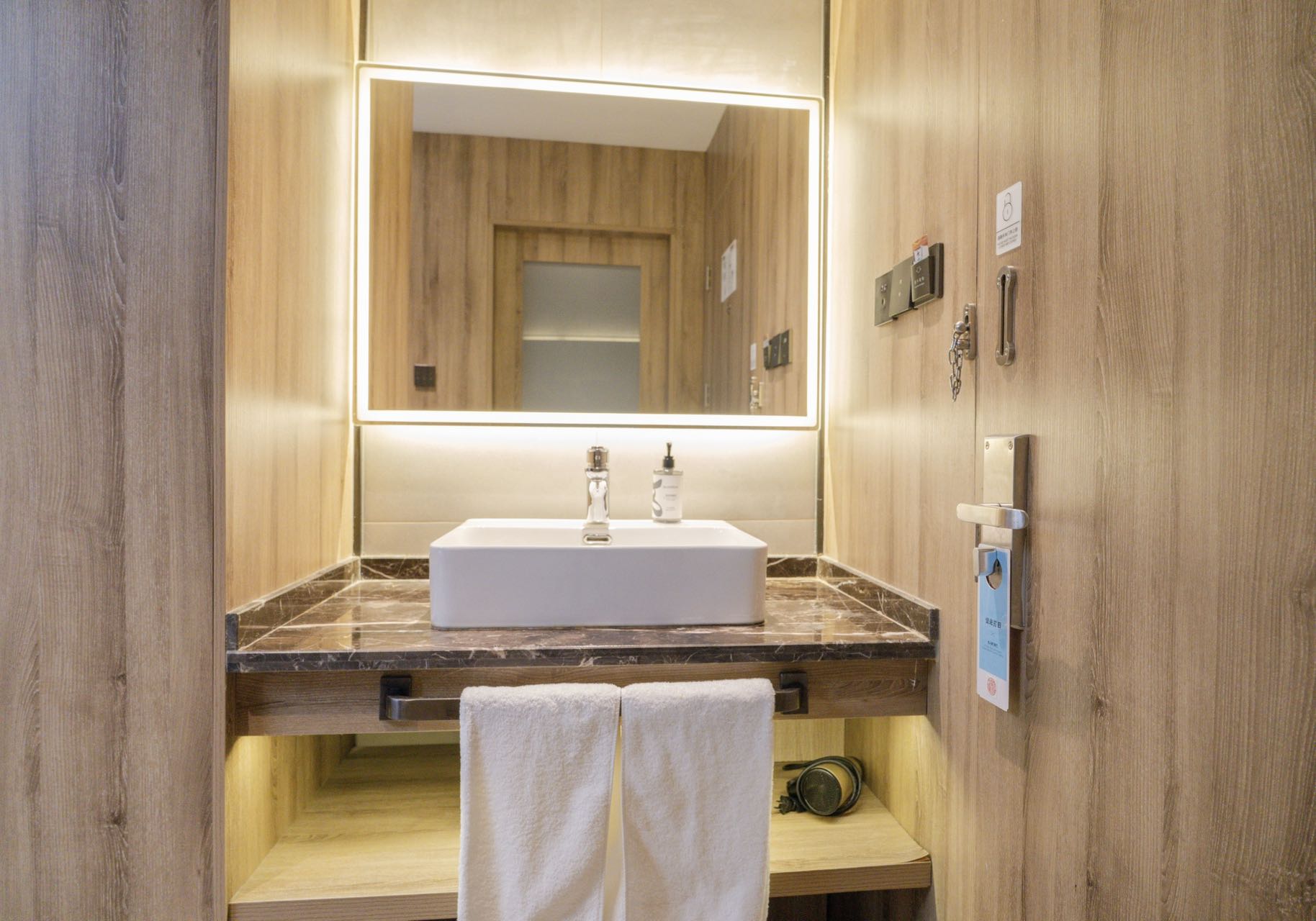 高级大床房（智能马桶＋电视投屏＋梦百合床垫）