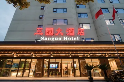 Three Kingdoms Grand Hotel (Hanzhong Central Plaza) Hotels in 