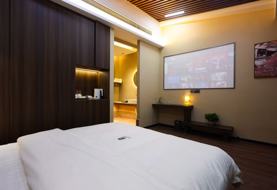 Gengpu Lane · Warm King Room 