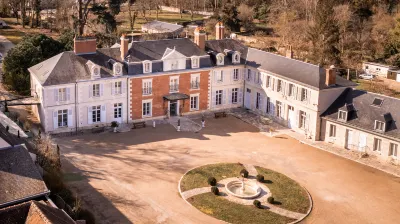 Hôtel & Spa du Domaine des Thômeaux the Originals Relais Các khách sạn ở 