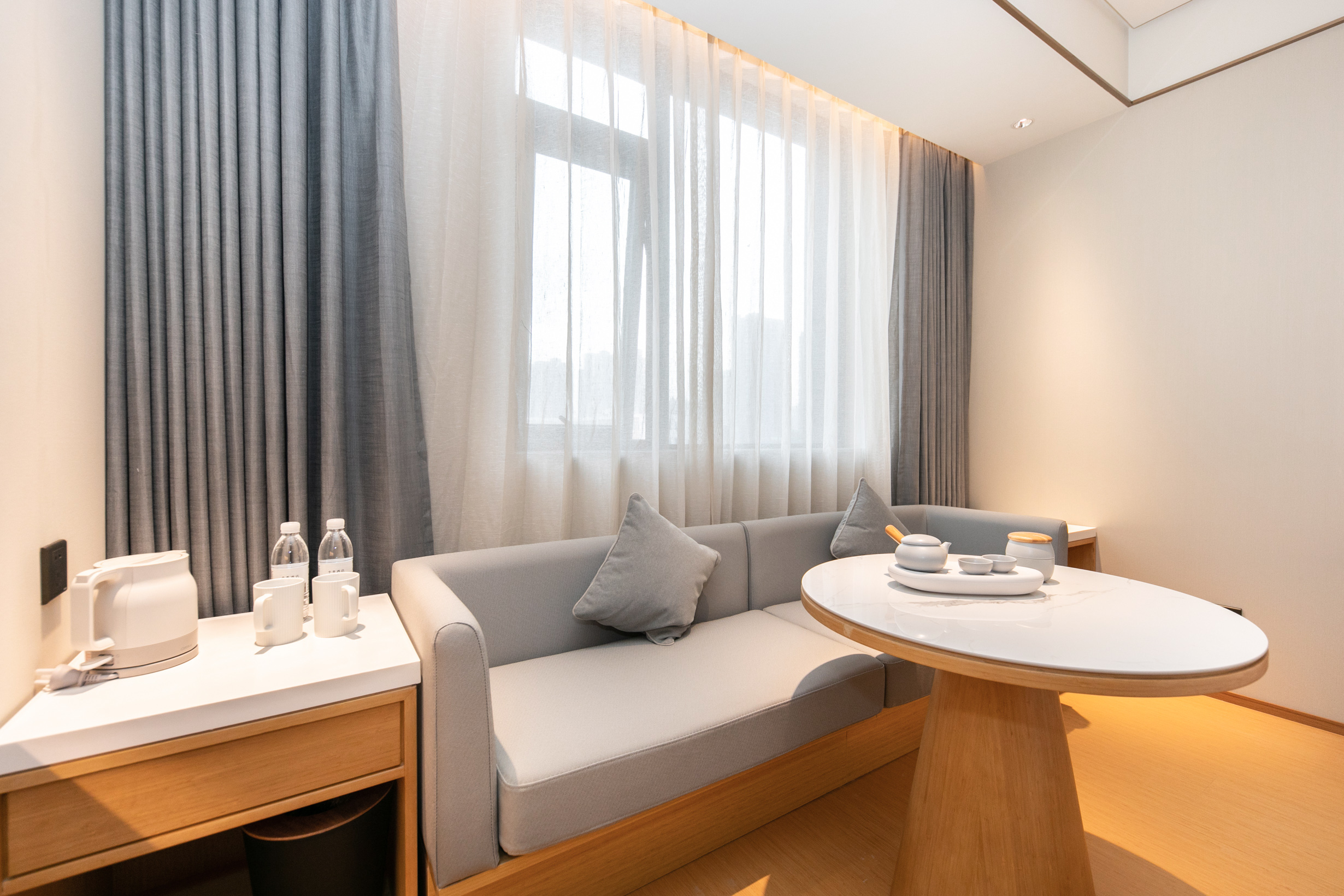 商务大床房（65寸投屏大电视+小冰箱+金可儿床垫）