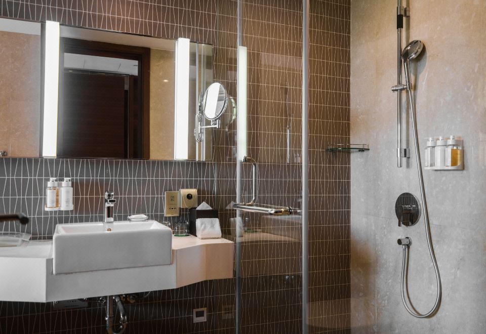 Holiday Inn Shanghai HongqiaoDeluxe Suite