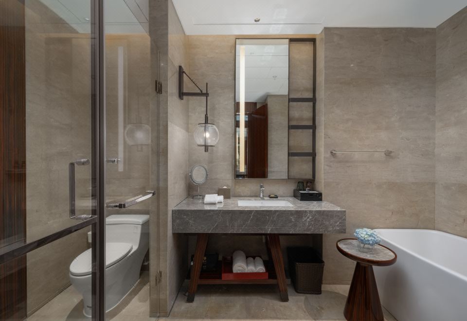 Century Huatian HotelSuperior Suite