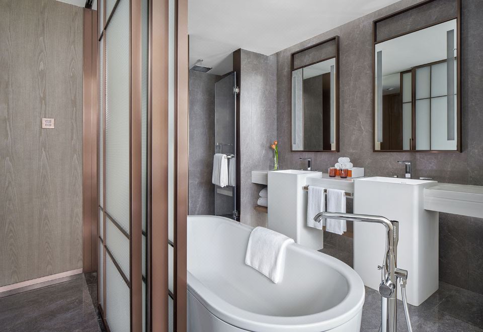 Cordis, XuzhouExecutive City-view Queen Room