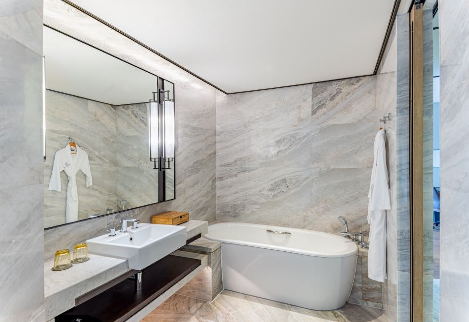 Sheraton Grand Hangzhou Binjiang HotelDeluxe Queen Room