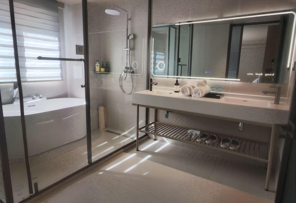 Pingcuo kangsang Everest base camp oxygen rich HotelSuite - 1-Room (1 living room, bathtub)