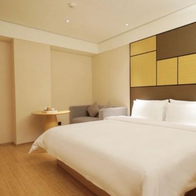 高級大床房【天竺葵芳香洗沐浴露+拾趣茶具+智能投屏】 全季飯店（南京新街口中央商場店）優惠